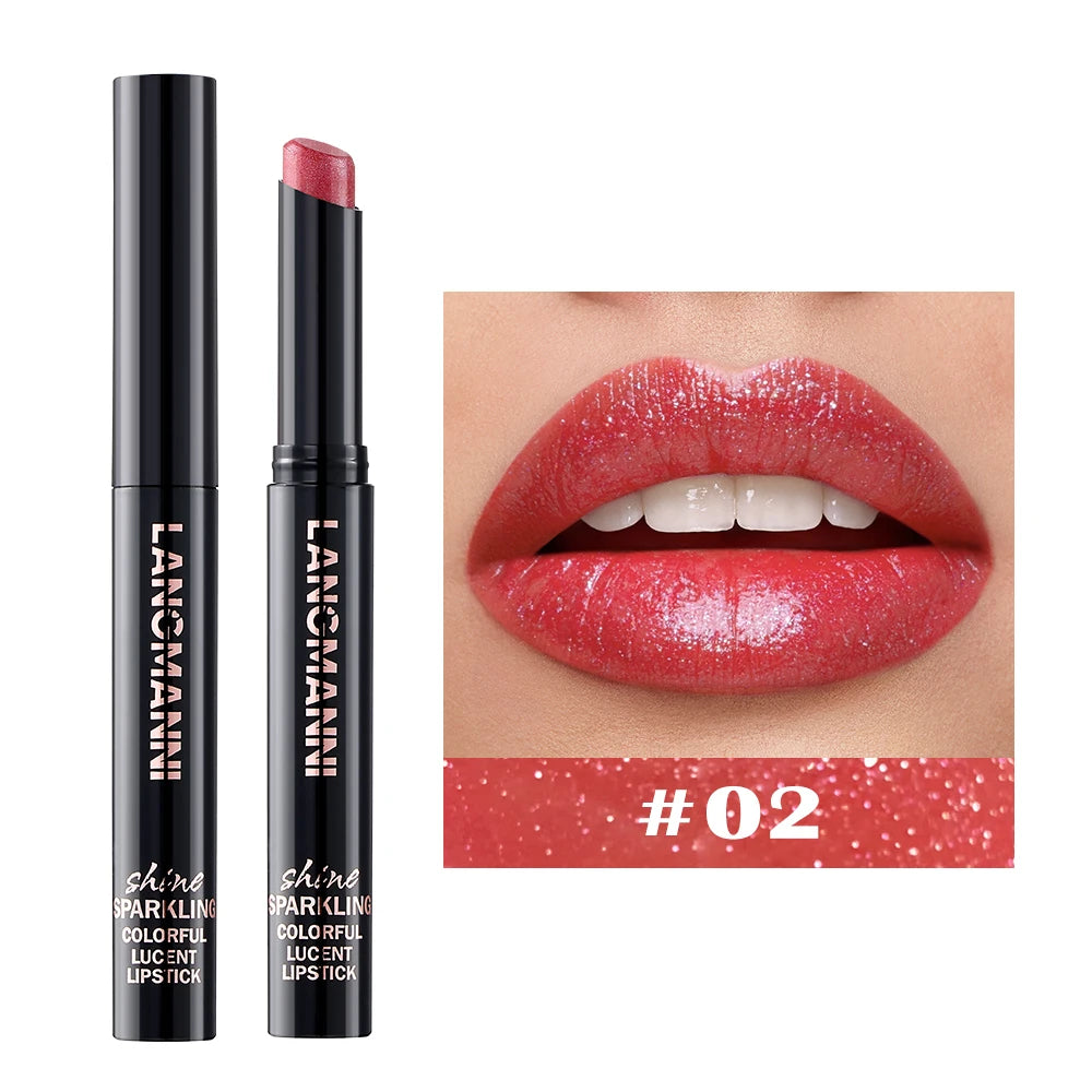 Rouge à lèvres #02 nacré diamant, lèvres rouge cerise au fini brillant pailleté