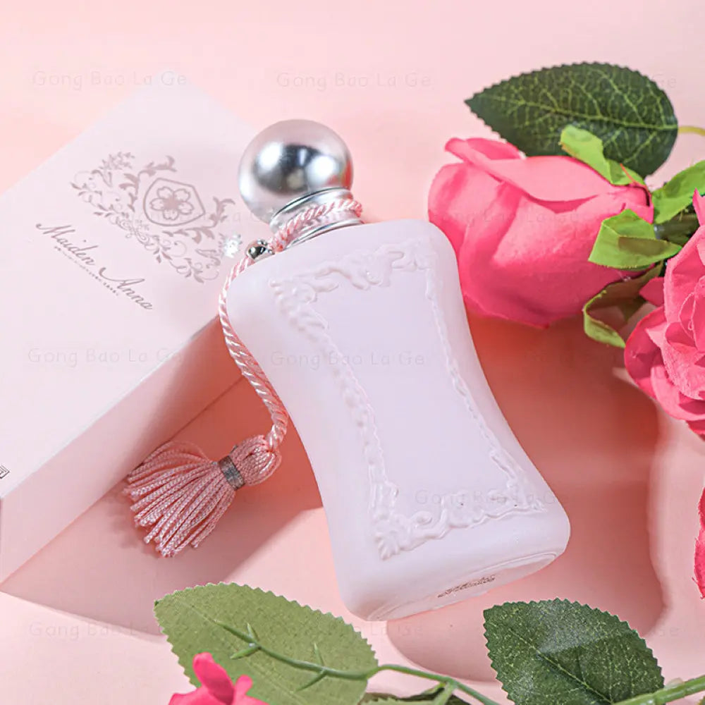 Parfum Séléna, flacon champagne clair nacré avec bouchon argent et pompon tressé