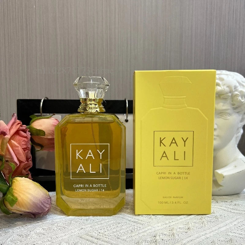 Parfum Kayali Capri in a Bottle Lemon Sugar 14, flacon jaune citron et boîte jaune, 100 ml.
