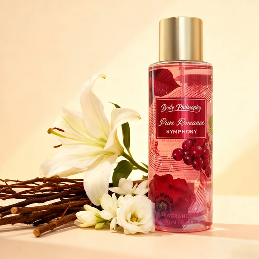 Brume corps et cheveux en flacon spray, liquide rouge transparent et capuchon doré