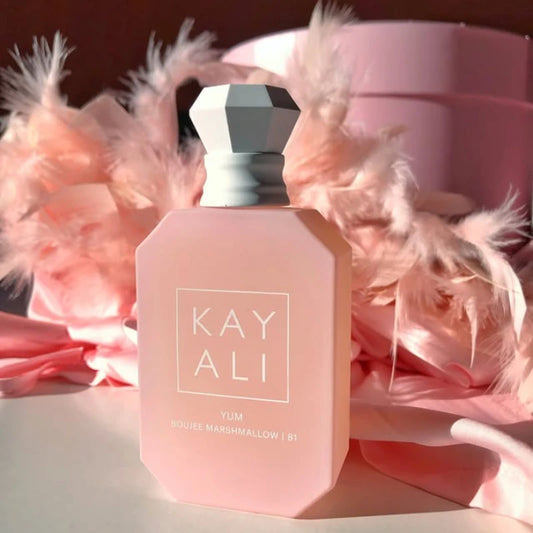 Parfum Kay Ali YUM, flacon rose pâle “Boujee Marshmallow”, couvercle doré, 81