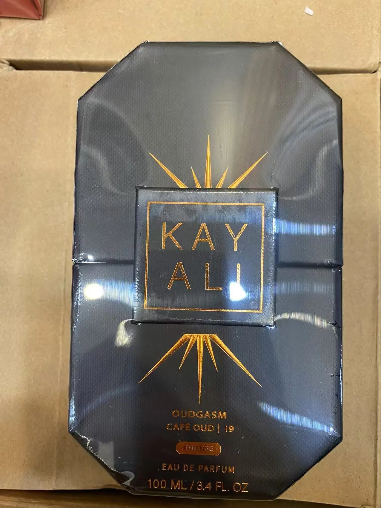 Boîte parfum Kay Ali OUDGASIM Cafe Oud 19, emballage noir, “Intense”, 100 ML/3.4 FL OZ
