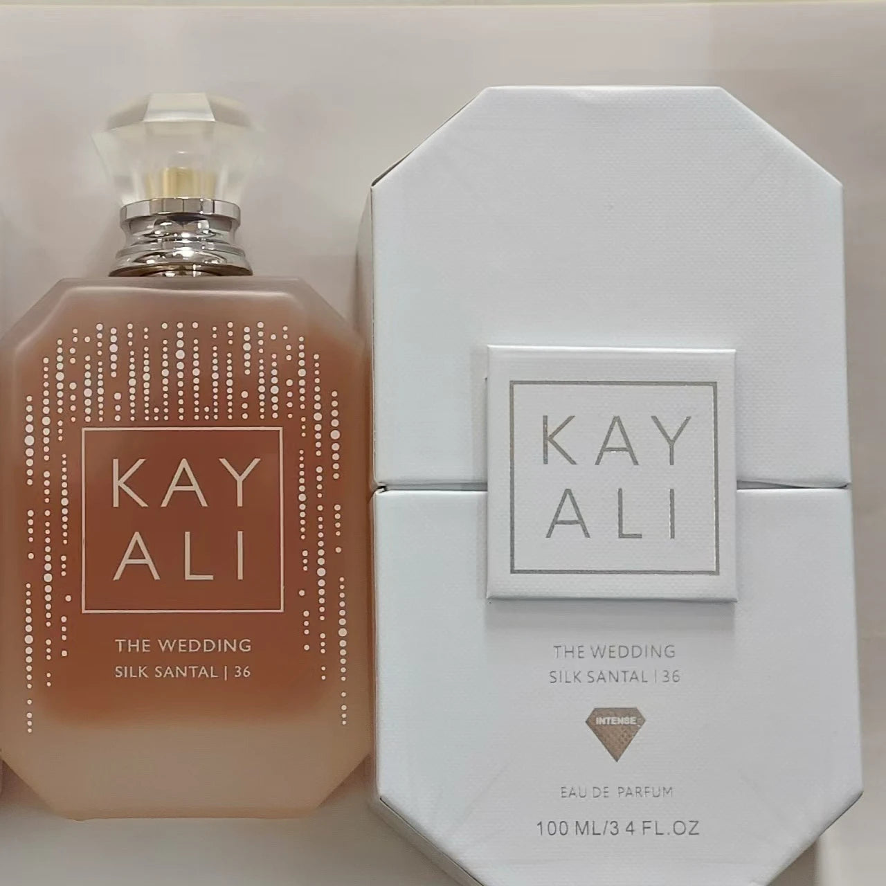 Parfum Kayali The Wedding Silk Santal 36, flacon brun et boîte blanche, 100 ml/4 oz.
