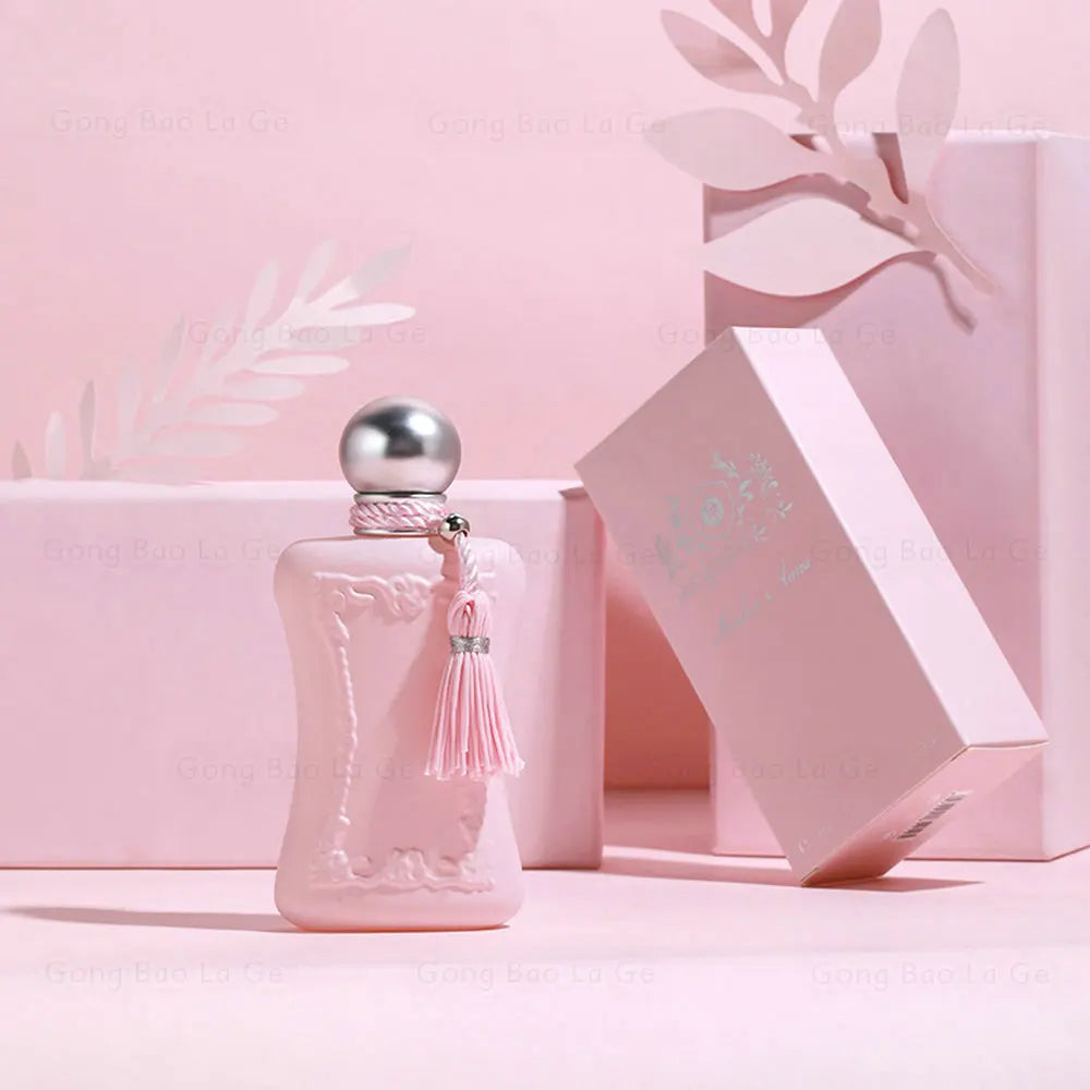 Parfum Séléna, flacon rose pâle avec bouchon argent et pompon décoratif