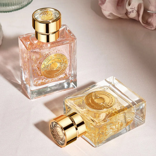 Parfum léger Couleur 01, flacon carré rosé et bouchon doré