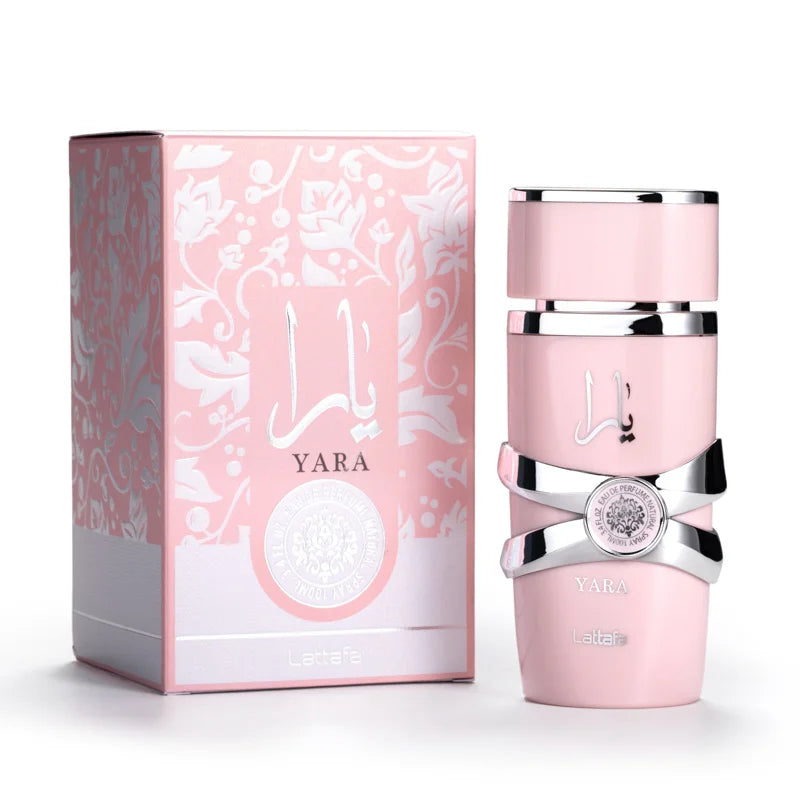 Parfum Yara Yara Candy, flacon rose clair avec bouchon argenté et anneau noir