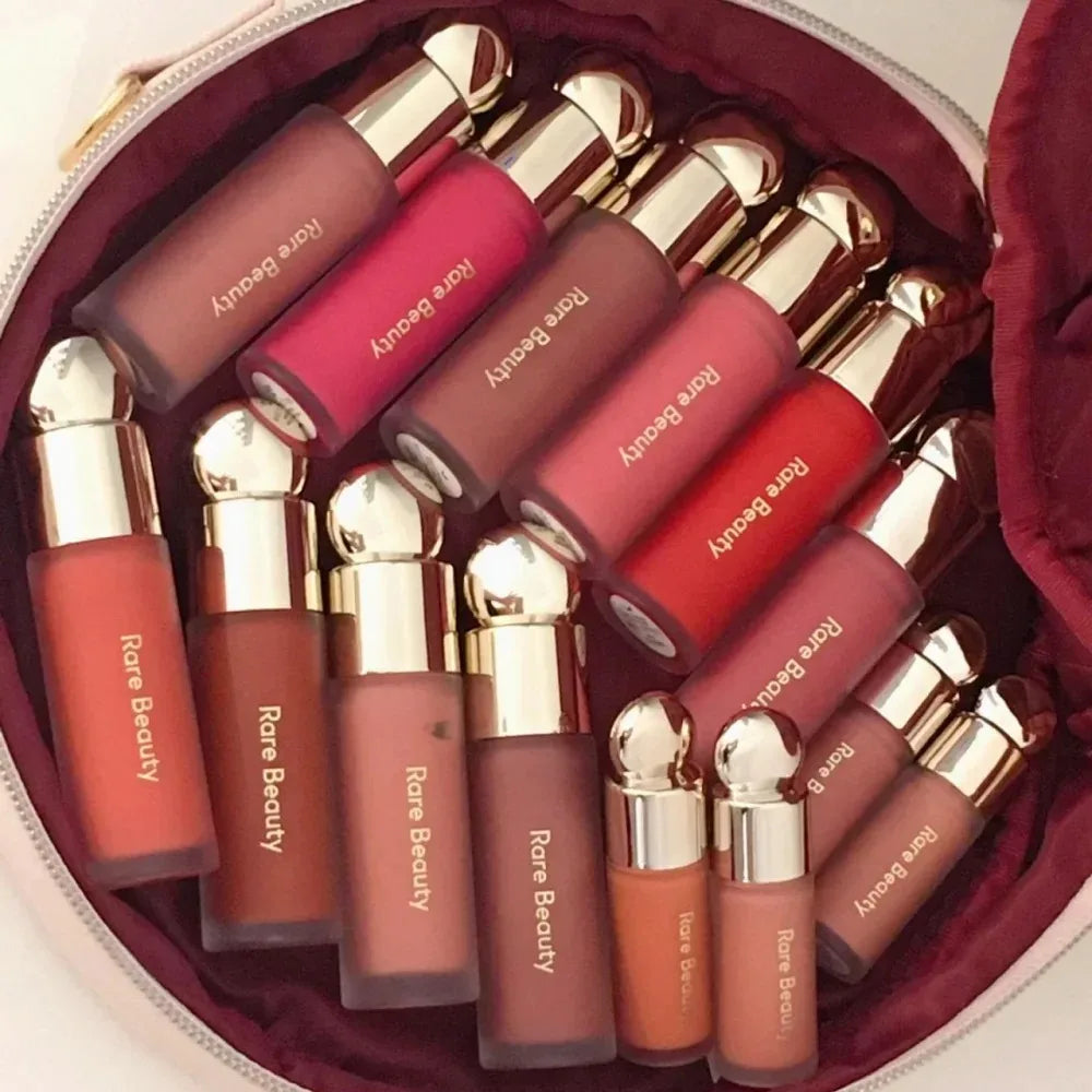 Fard à joues liquide Rare Beauty, tubes crème-to-poudre roses et rouges